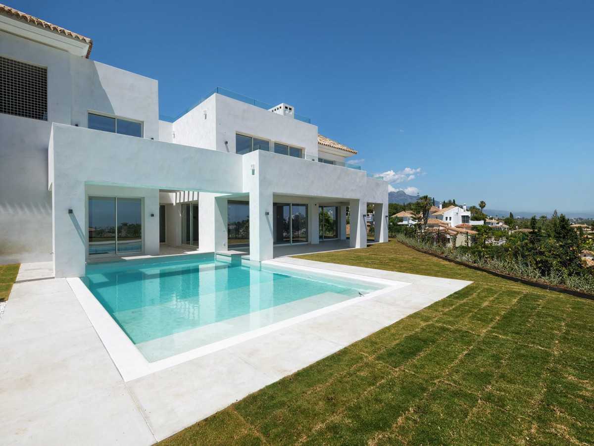 House in Estepona, Andalusia 10014556