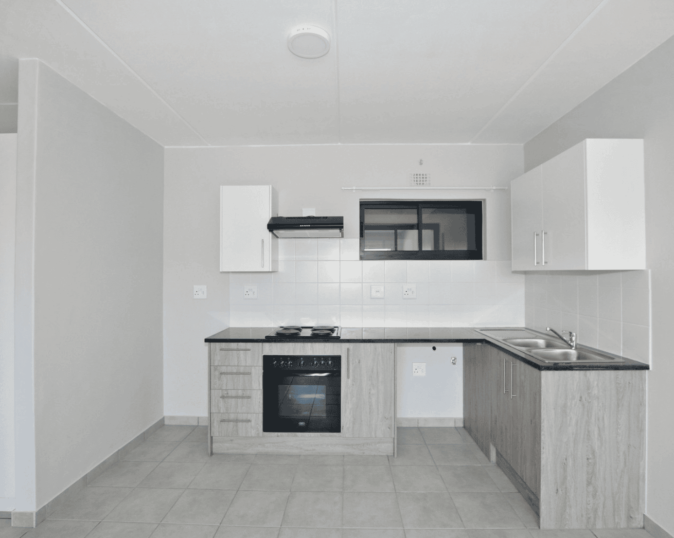 Condominium in Cape Town, 99 Tryall Road 10014671