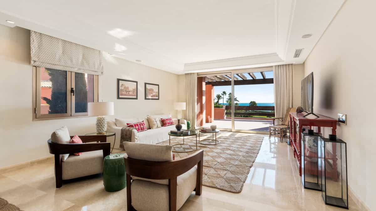 Condominium in Marbella, Andalusia 10014686