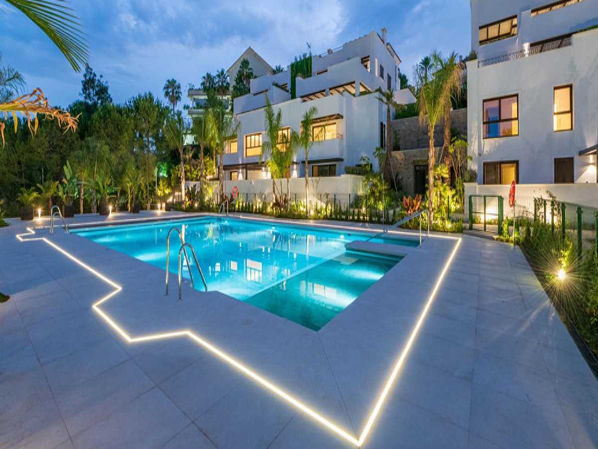 Condominium in Marbella, Andalusië 10014738