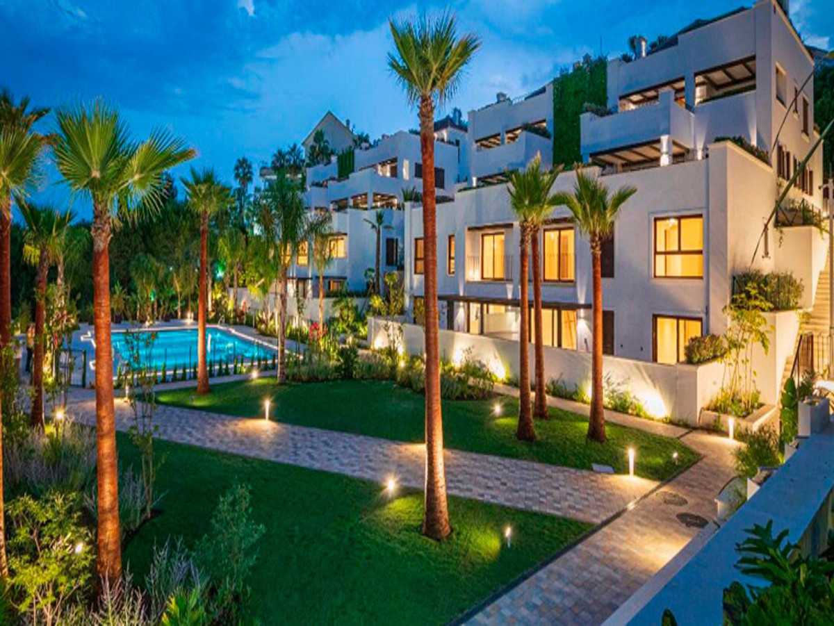 Condominium in Marbella, Andalusia 10014738