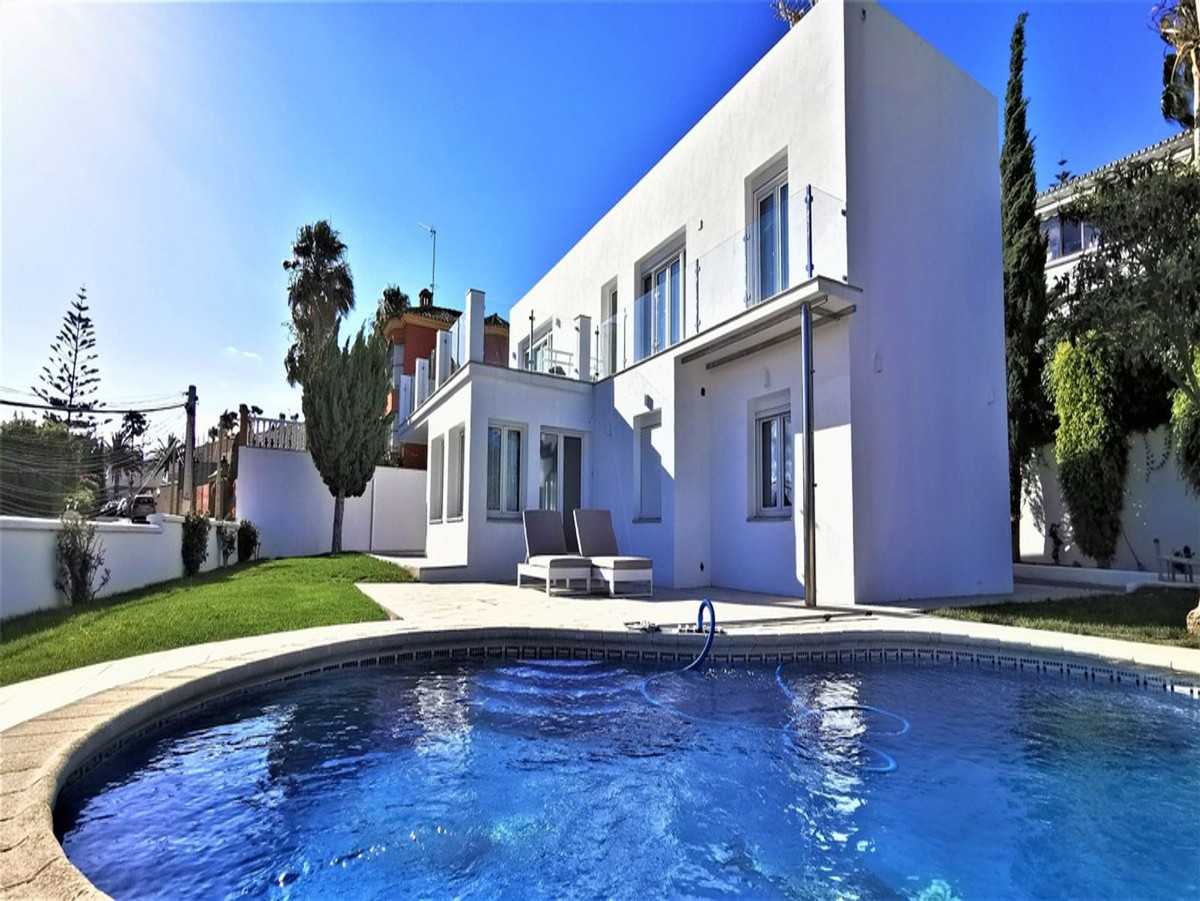 House in Estepona, Andalusia 10014775