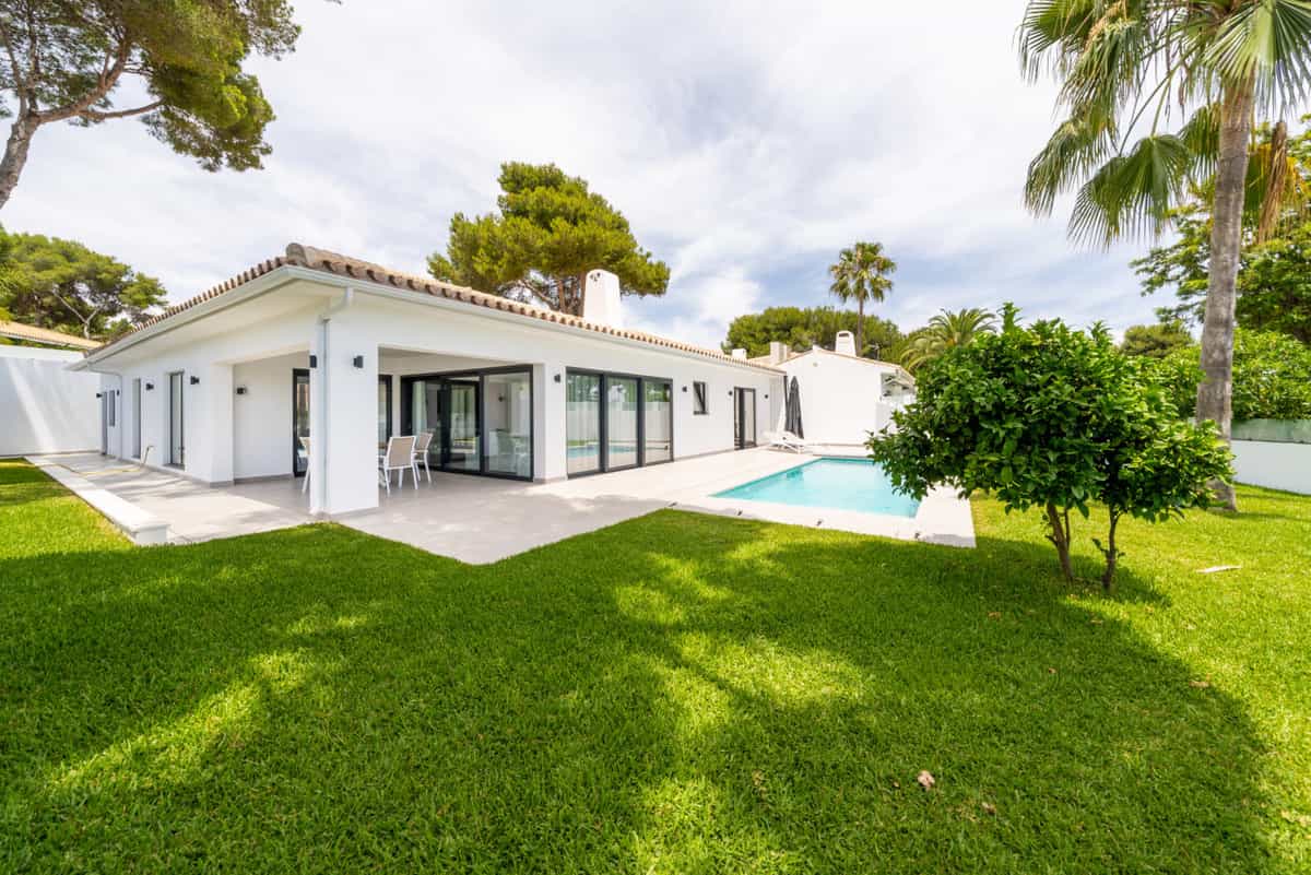 House in Marbella, Andalusia 10014797