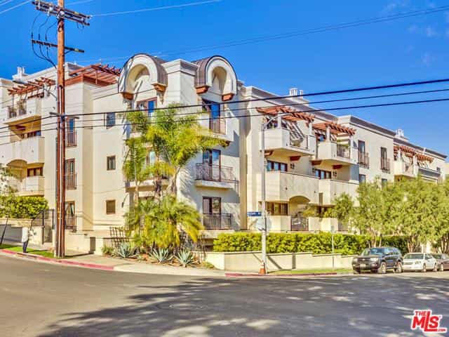 Condominium in Santa Monica, 11863 Darlington Avenue 10014868