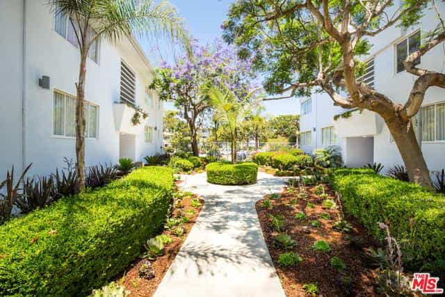 Condominium in Santa Monica, 130 San Vicente Boulevard 10014895