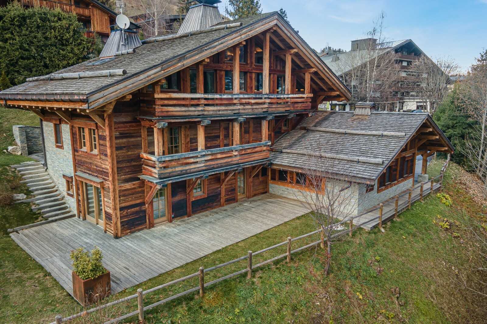 House in Megeve, Auvergne-Rhone-Alpes 10015247