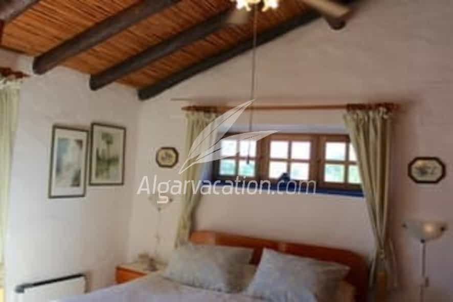 House in Mexilhoeira Grande, Algarve 10015303