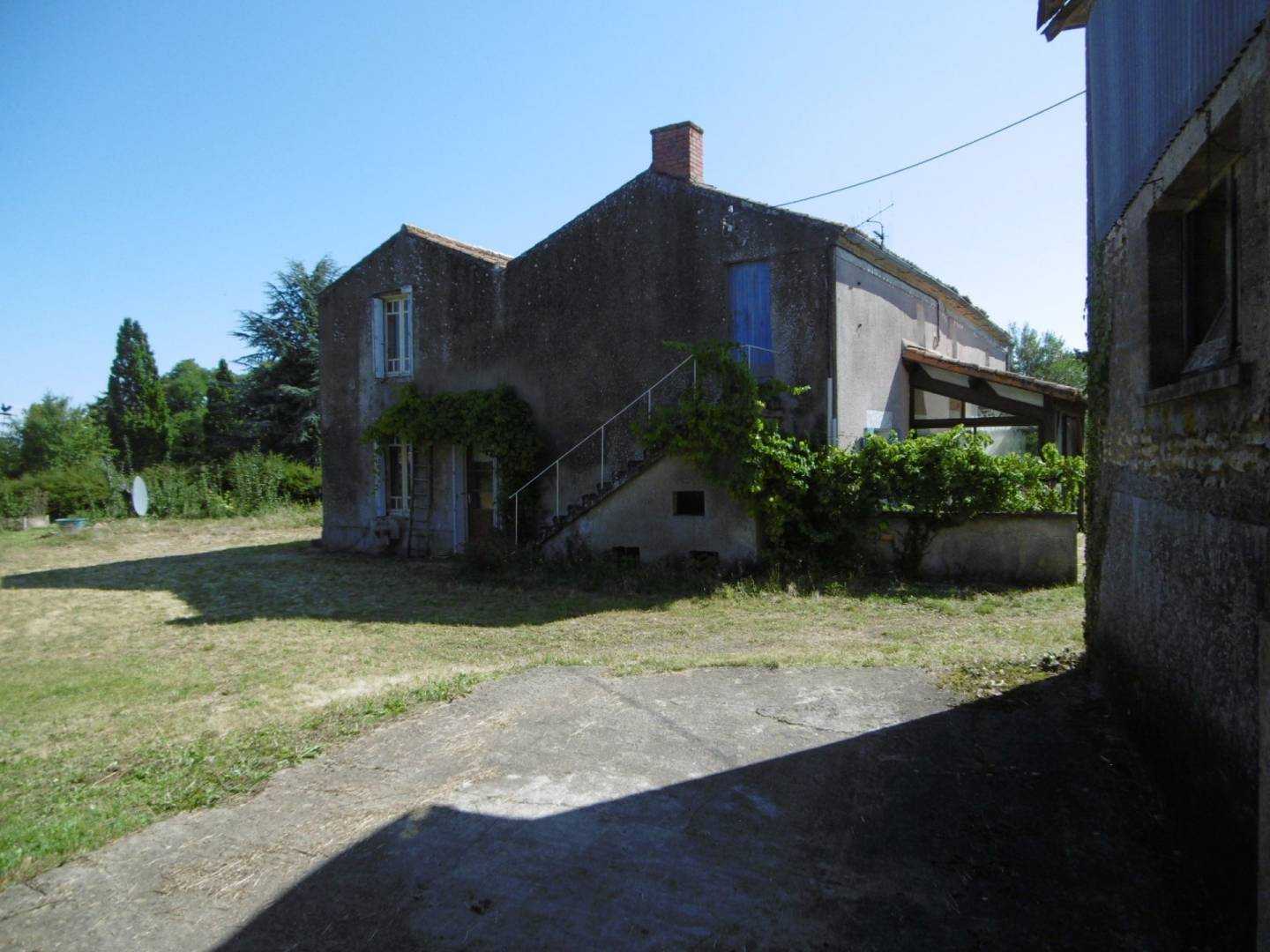 House in Assais-Les-Jumeaux,  10015317