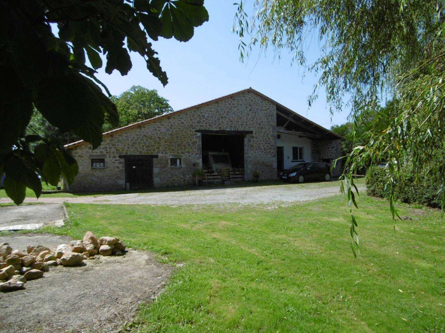 Hus i Clessé, Bourgogne-Franche-Comte 10015318