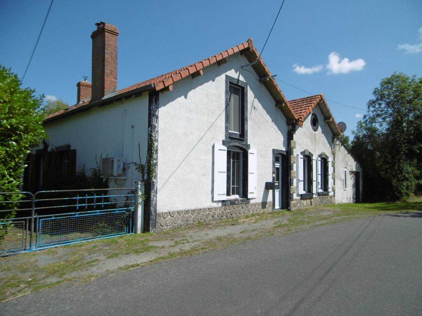 Hus i Clessé, Bourgogne-Franche-Comte 10015318