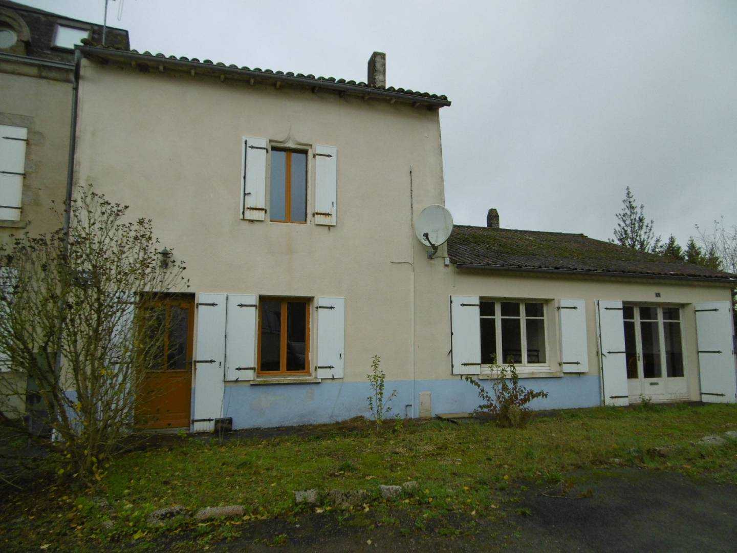 بيت في Vernoux-en-Gatine, Nouvelle-Aquitaine 10015329