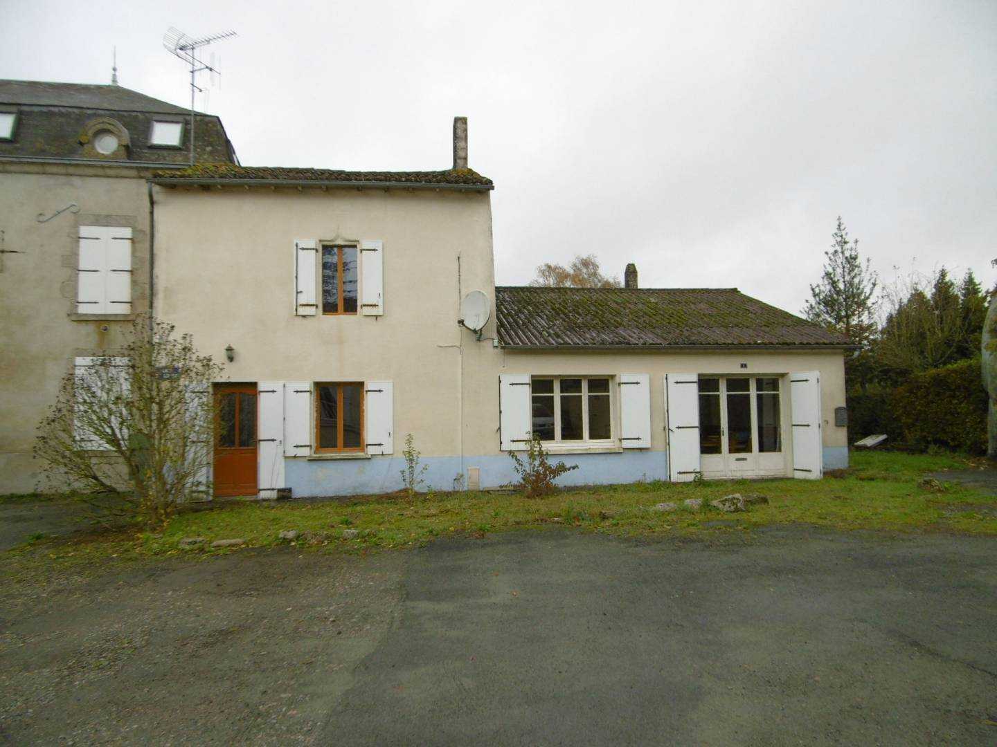 Haus im Vernoux-en-Gatine, Neu-Aquitanien 10015329