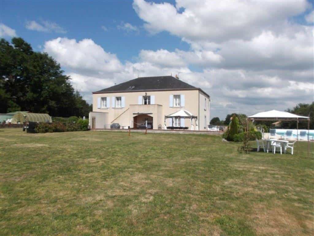 House in Faye-l'Abbesse, Nouvelle-Aquitaine 10015350