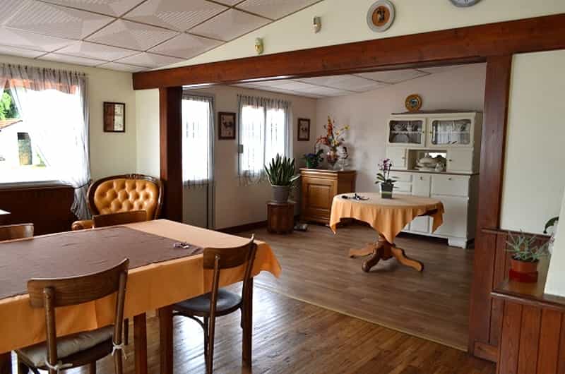 公寓 在 Adjots, Poitou-Charentes 10015565