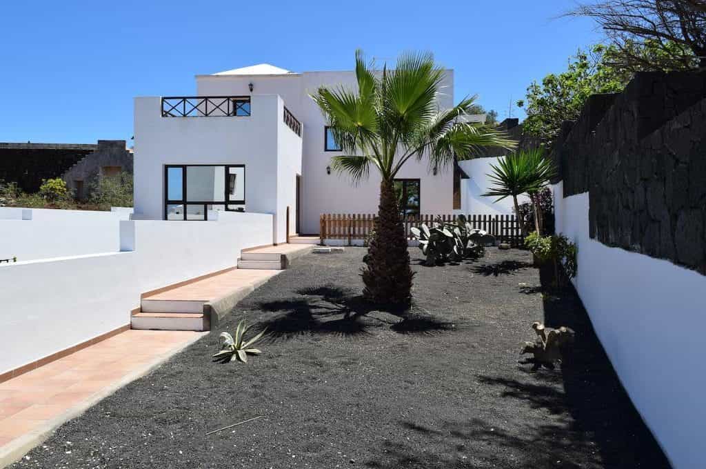 House in Uga, Canary Islands 10015703