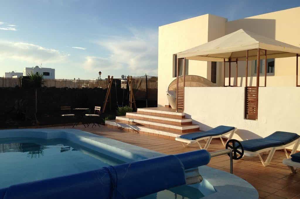 House in Uga, Canary Islands 10015716