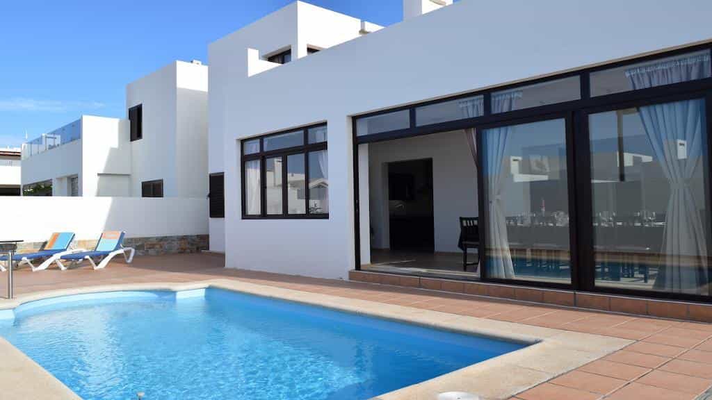 House in Uga, Canary Islands 10015732