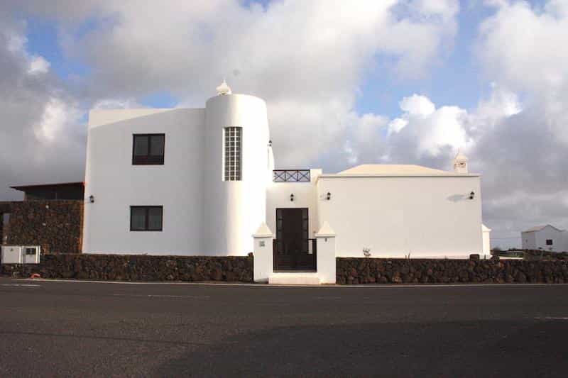 House in Uga, Canary Islands 10015736