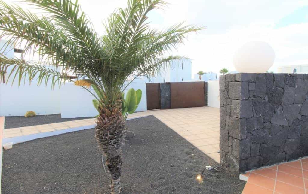 House in Uga, Canary Islands 10015752
