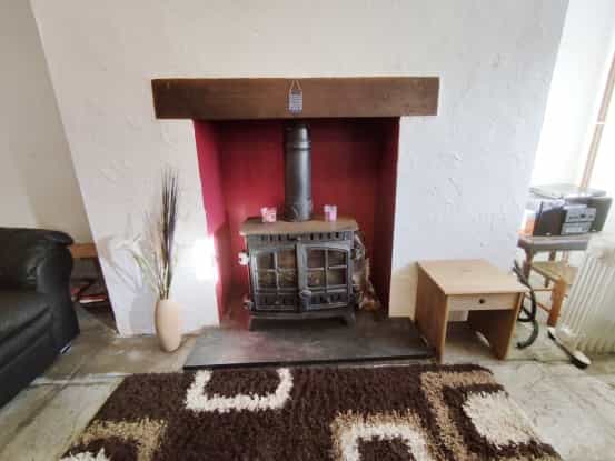 Dom w Ystalyfera, Neath Port Talbot 10015948