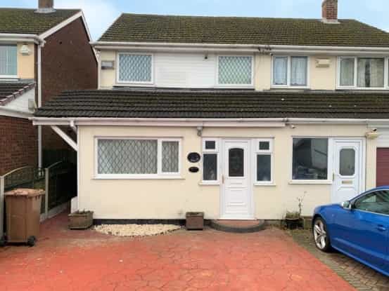 House in Brownhills, Walsall 10016030