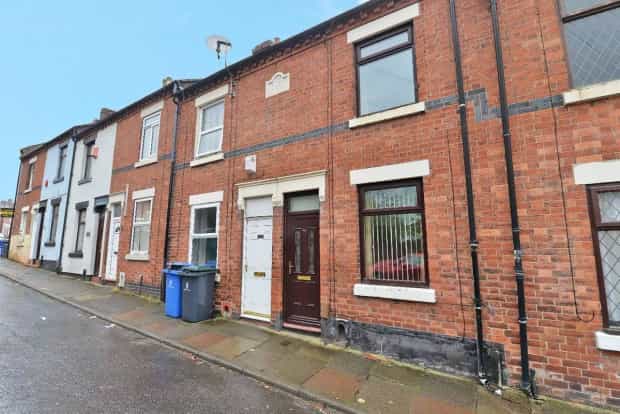 Huis in Stoke-On-Trent, Staffordshire 10016506