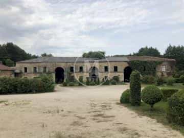 Talo sisään Nieuil, 16270, France, Poitou-Charentes 10016658