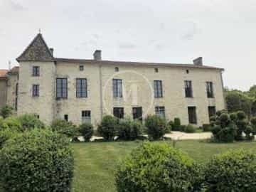 σπίτι σε Nieuil, 16270, France, Poitou-Charentes 10016658