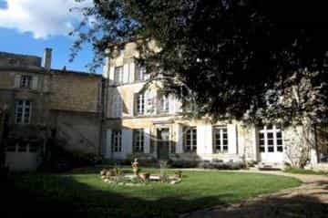 жилой дом в Niort, 79000, France, Poitou-Charentes 10016659