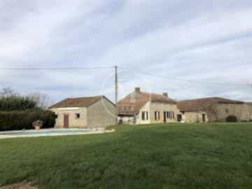 Hus i Savigne, Nouvelle-Aquitaine 10016687