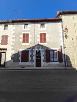 Hus i Charroux, Nouvelle-Aquitaine 10016698