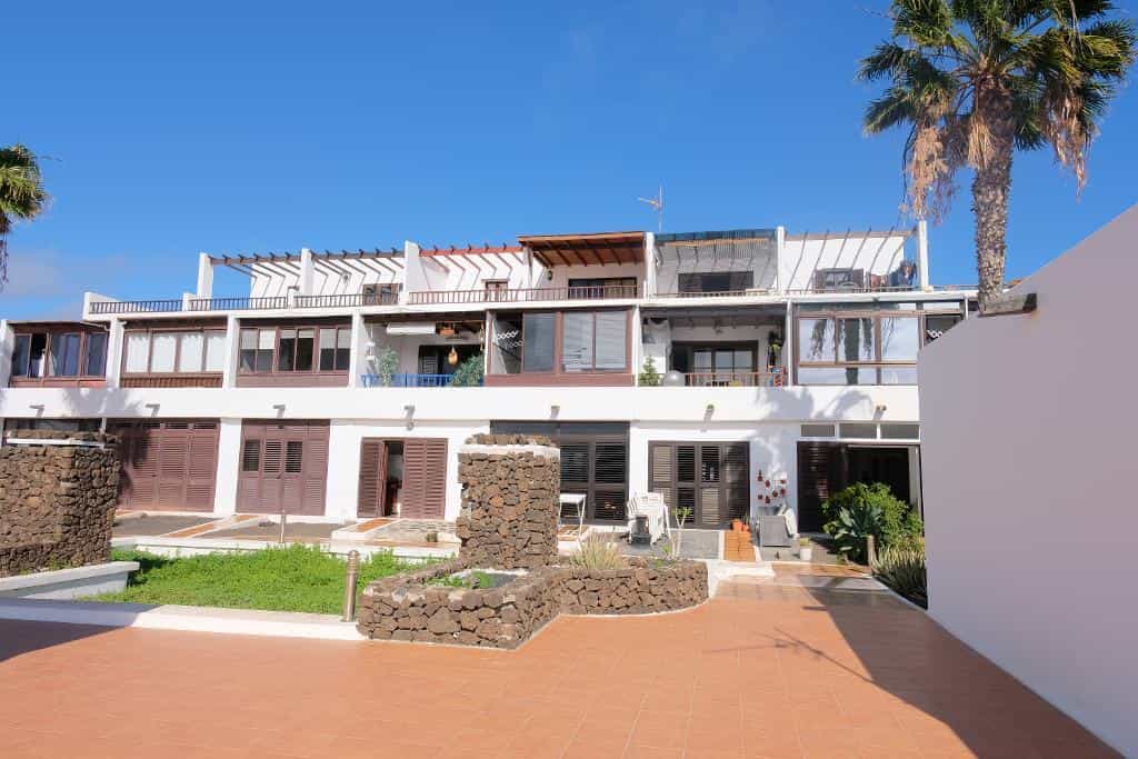 Condominium in Arrecife, Canary Islands 10016796
