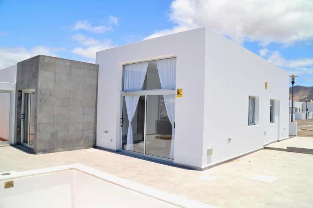 Condominium in Uga, Canary Islands 10016827
