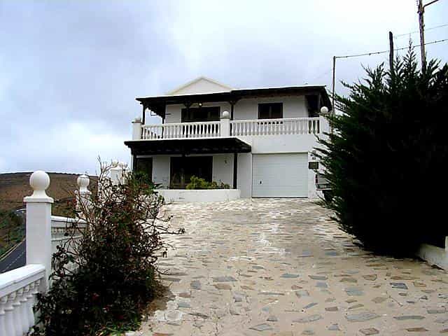 House in Teguise, Canary Islands 10016850