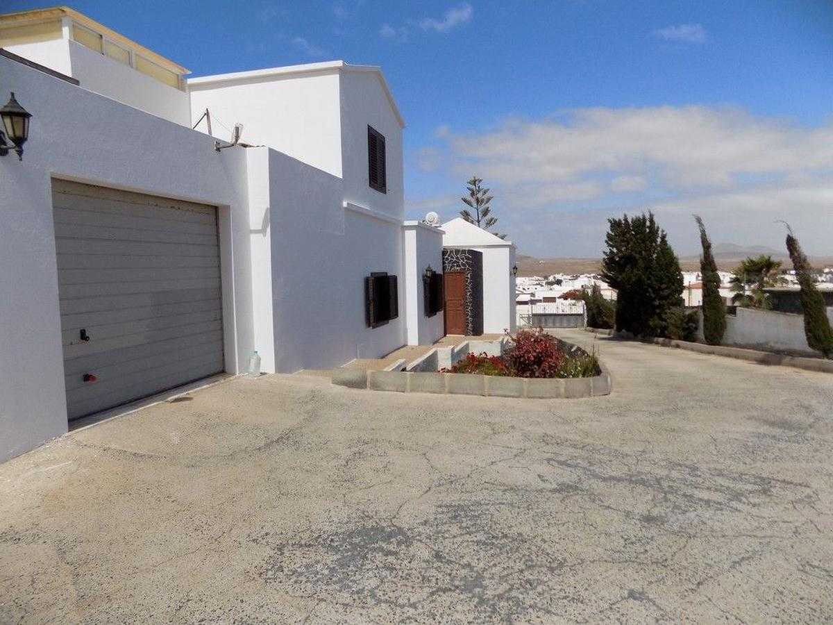 House in Tahíche, Canary Islands 10016871