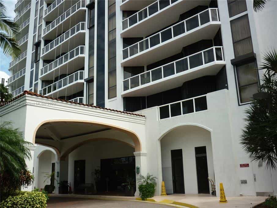 Condominium in Aventura, Florida 10016885