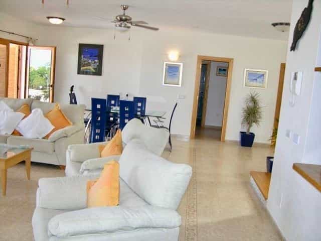 Résidentiel dans Playa Blanca, Canary Islands 10016945