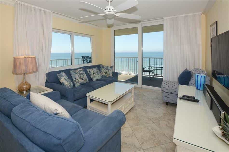 Condominium in Indian Shores, Florida 10017451