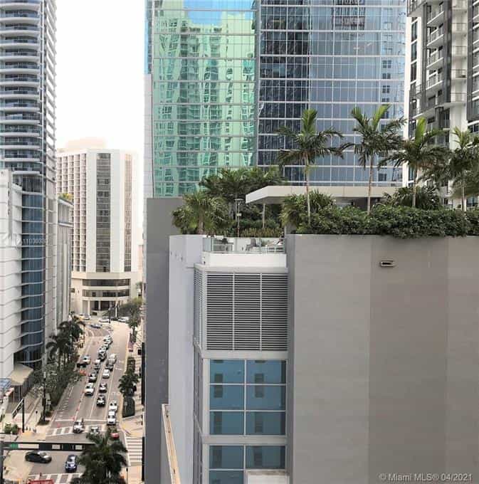 Condominium in Miami, Florida 10017551