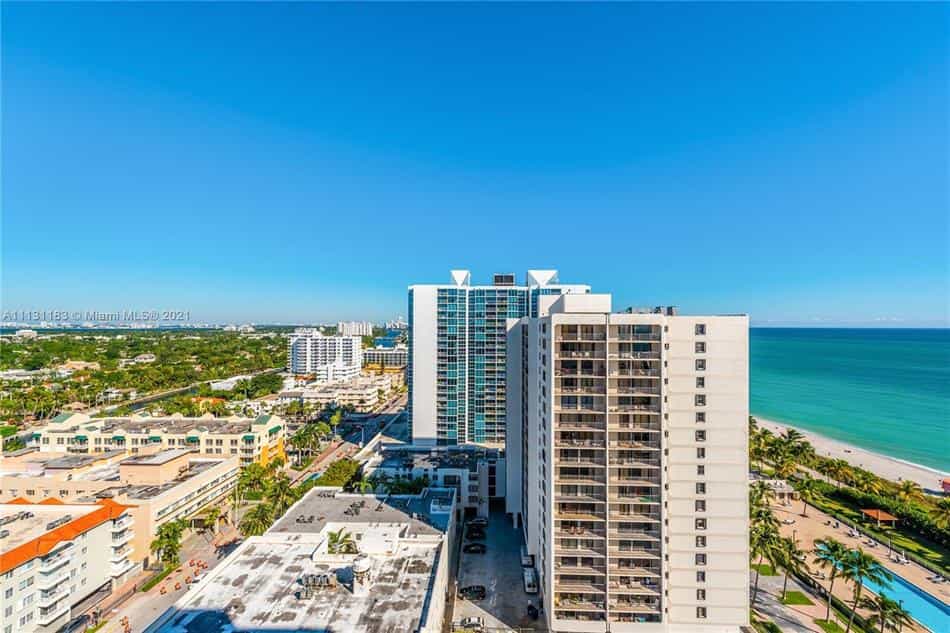 Condominium in Miami Beach, Florida 10017567