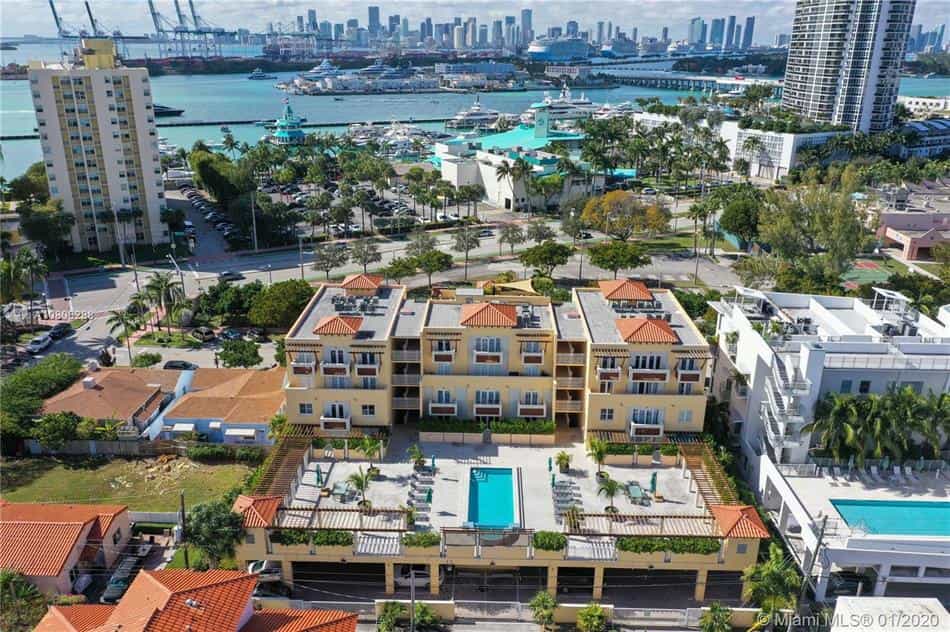 Condominium in Miami Beach, Florida 10017568