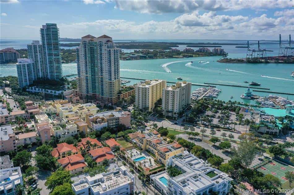 Kondominium dalam Pantai Miami, Florida 10017568