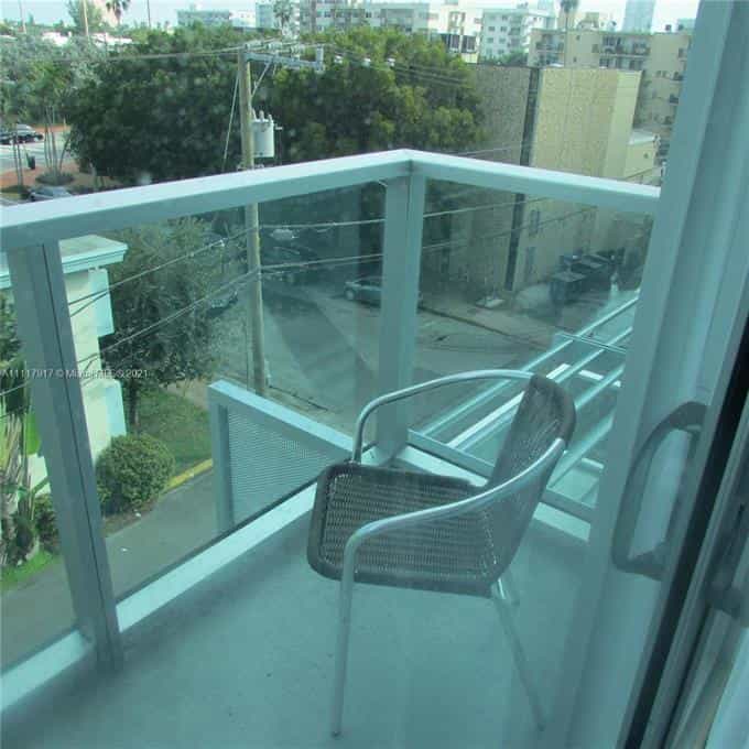 Condominium in Miami Beach, Florida 10017576