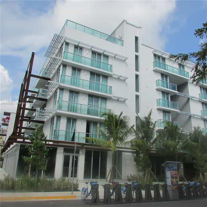 Condominium in Miami Beach, Florida 10017577