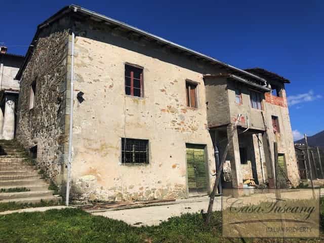 House in Molazzana, Tuscany 10017616