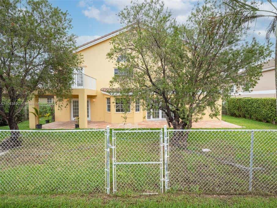 Condominium in Pembroke Pines, Florida 10017782