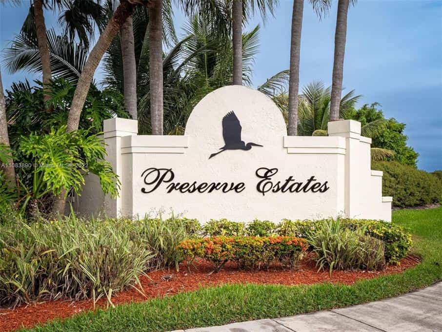 Condominium in Pembroke Pines, Florida 10017782
