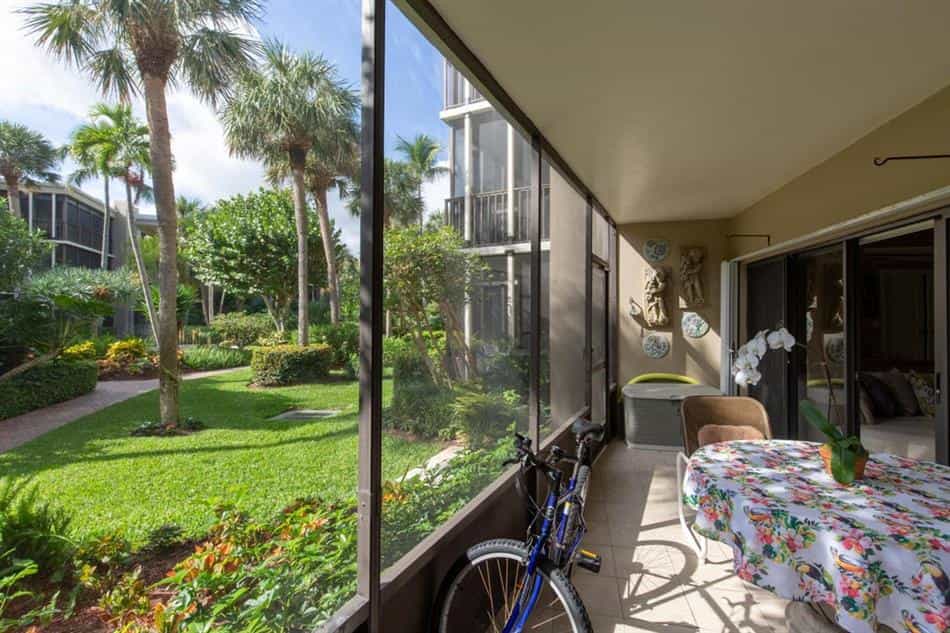 Condominium in South Palm Beach, Florida 10017950