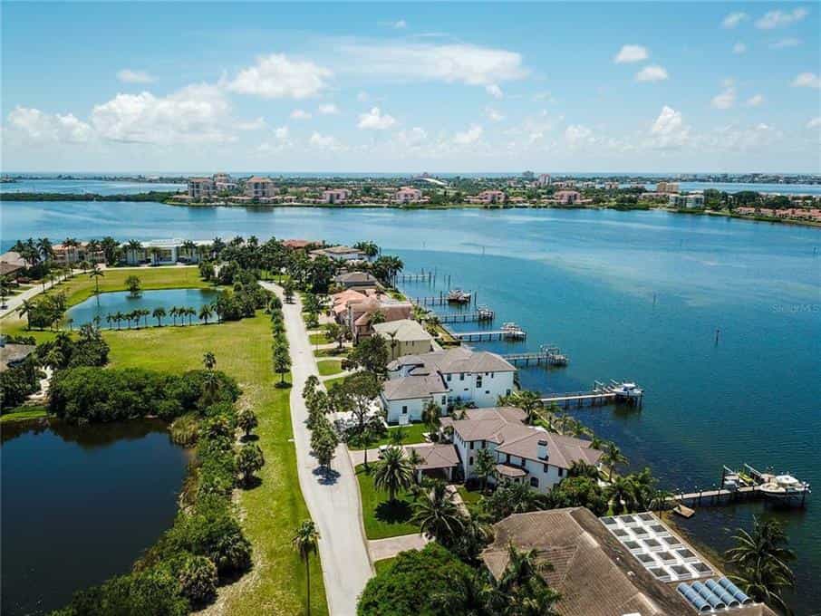 Land in St Petersburg, Florida 10017978