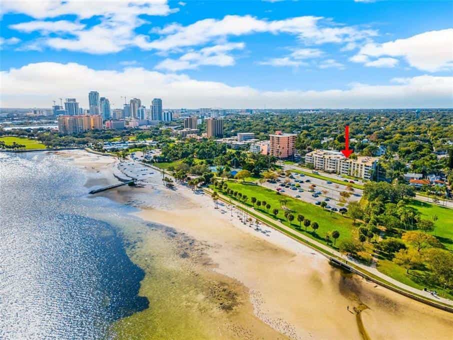 Condominium dans Saint-Pétersbourg, Floride 10017980
